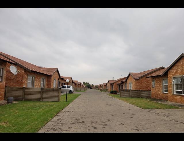 2 BEDROOM TOWNHOUSE FOR SALE IN RIVERSDALE